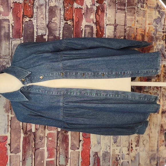 Women's Denim Button-Down Shirt - Picture 5 of 9